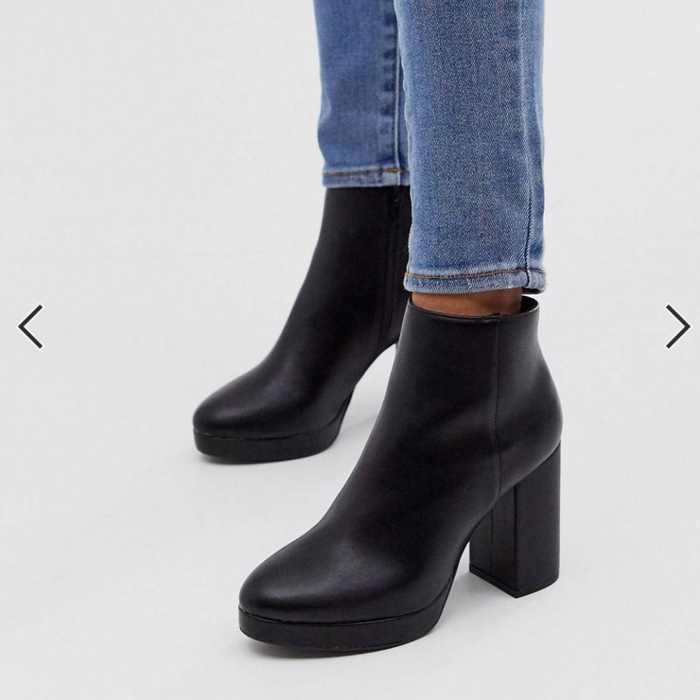 New Look platform heeled boots in black